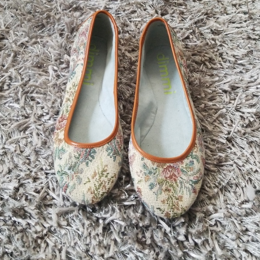 Gorgeous tapestry flats